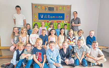 Die Klasse 1a mit Klassenlehrerin Nicole Korn und dem FSJler Tom Werner. Fotos (6): Johannes-Gutenberg-Schule/hfr