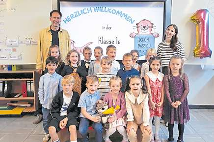 Klasse 1a mit dem Klassenlehrer Stefan Klimpel und der Referendarin Maya Schütze. Fotos (2): Schule/hfr