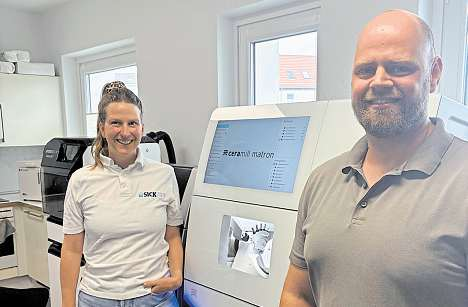 Das Dental Labor Sick setzt auf moderne Technik und zeigt, warum das Handwerk des Zahntechnikers unverzichtbar bleibt.