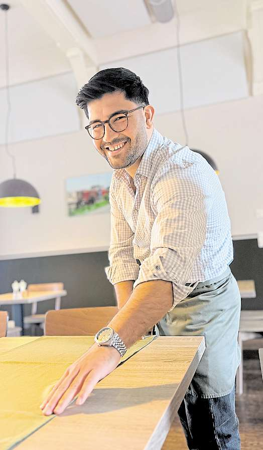 Hamidullah Ahmadi ist angehender Restaurant- und Veranstaltungsfachmann und hat im zweiten Anlauf seinen Traumberuf gefunden.
