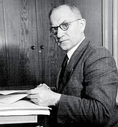 Bürgermeister Max Kupfer (Amtszeit von 1948 bis 1962) war einer der wichtigsten Förderer und trieb die Idee des Heimtiergartens maßgeblich mit voran.