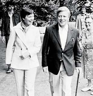 Regelmäßige Gäste im Tierpark Neumünster waren der frühere Bundeskanzler Helmut Schmidt und seine Frau Loki.
