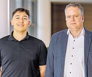 (v.l.) Mediaberater Hüsamettin Kirschner und Sebastian Laubner. FOTO: SHZ