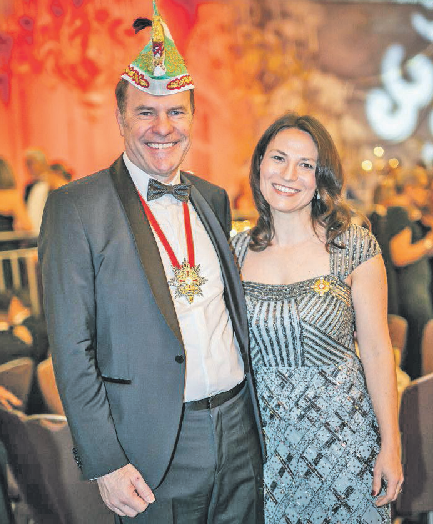 Prinzenball 2025 im Hilton: Oberbürgermeister Stephan Keller mit Partnerin Meike Folkerts FOTO: ANDREAS BRETZ