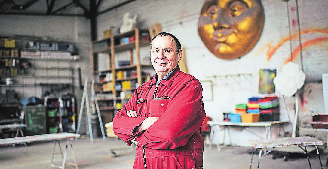 Wagenbauer Jacques Tilly bleibt mitunter wenig Zeit, seine Ideen umzusetzen. FOTO: ANDREAS BRETZ
