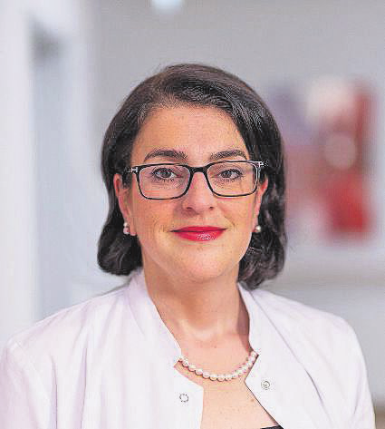 Kyriakoula Manaridou ist Chefärztin der Klinik für Psychiatrie und Psychotherapie des Ameos Klinikums St. Josef Oberhausen. Dort arbeitet sie mit Adipositas-Patientinnen und -Patienten. FOTO: AMEOS/DPA-TMN