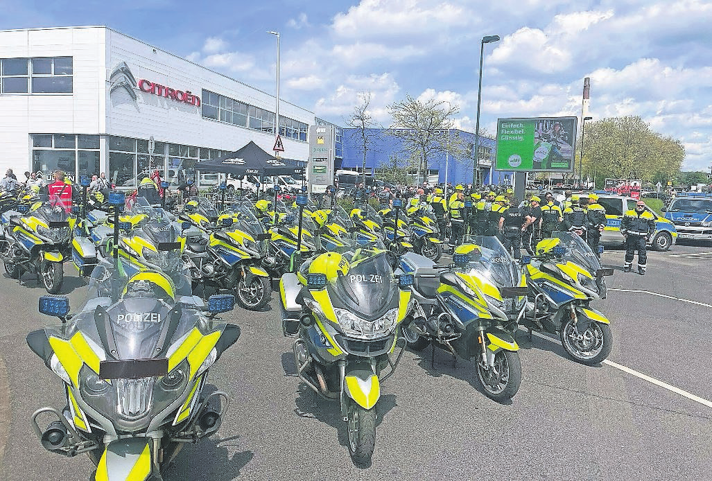 Die Polizei unterstützt Biker4Kids tatkräftig, sorgt für Sicherheit, sperrt Kreuzungen-und natürlich fährt auch eine Motoradstaffel mit.