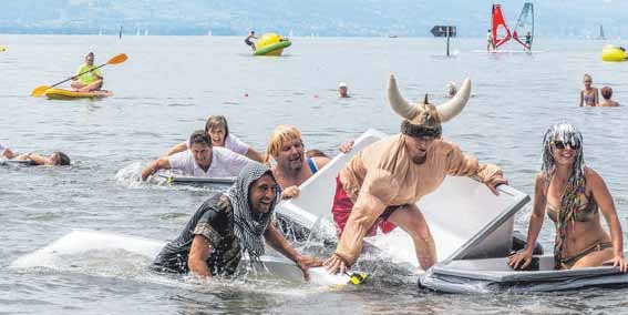 <span id="i3fuu">Spaßig geht es beim Badewannenrennen zu. FOTO: C. FLEMMING</span>