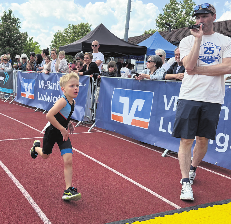 Der Startschuss für den Dreikampf fällt im Wellarium, Zieleinlauf ist für alle Teilnehmenden, egal ob Profi oder Rookie, das Riedstadion.   Fotos: Avanti/Ralf Poller; Veranstalter