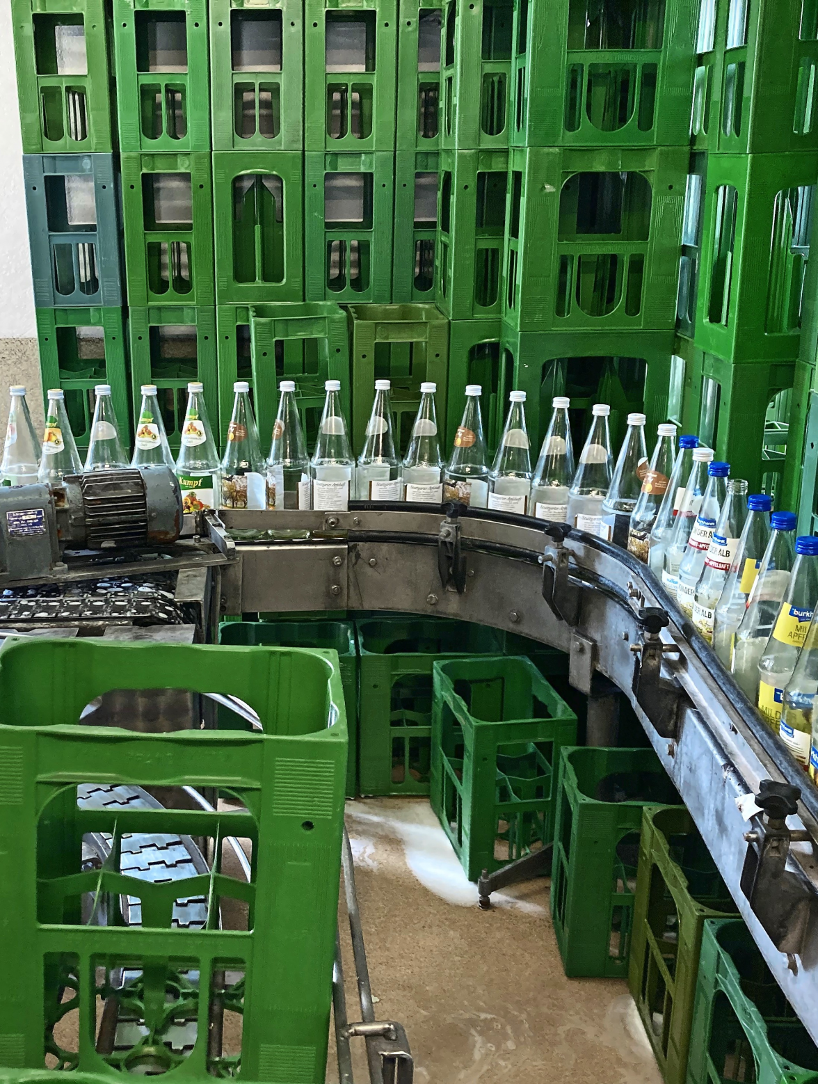 Bei Fruchtsaft Mayer in Uhlbach sind in der kleinen Anlage im vergangenen Jahr 2,5 Millionen Flaschen abgefüllt worden.