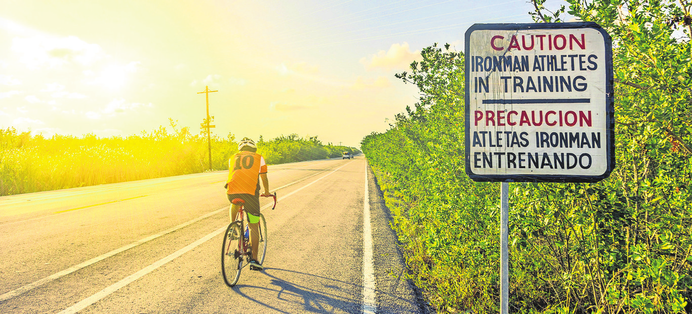 Hart, härter, Ironman: Für den Dreikampf auf Hawaii benötigen die besten Athleten weltweit etwa acht Stunden, bis sie ans Ziel gelangen. Das setzt intensives Training voraus. Foto: Adobe Stock/oneinchpunch