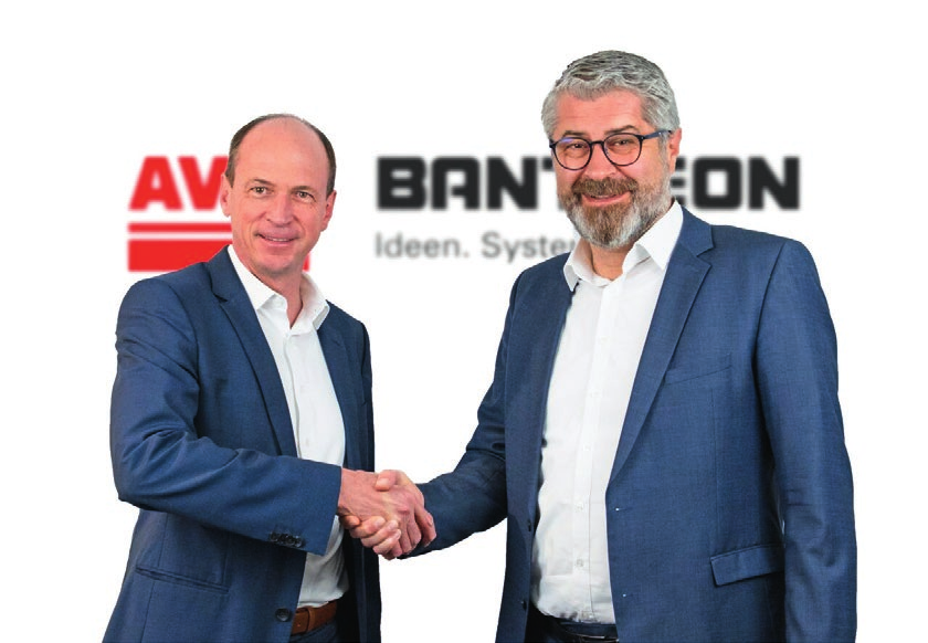 CEO Dr. Alexander German (rechts) gratuliert dem neuen CFO Roland Schmid. Foto: Hermann Bantleon GmbH