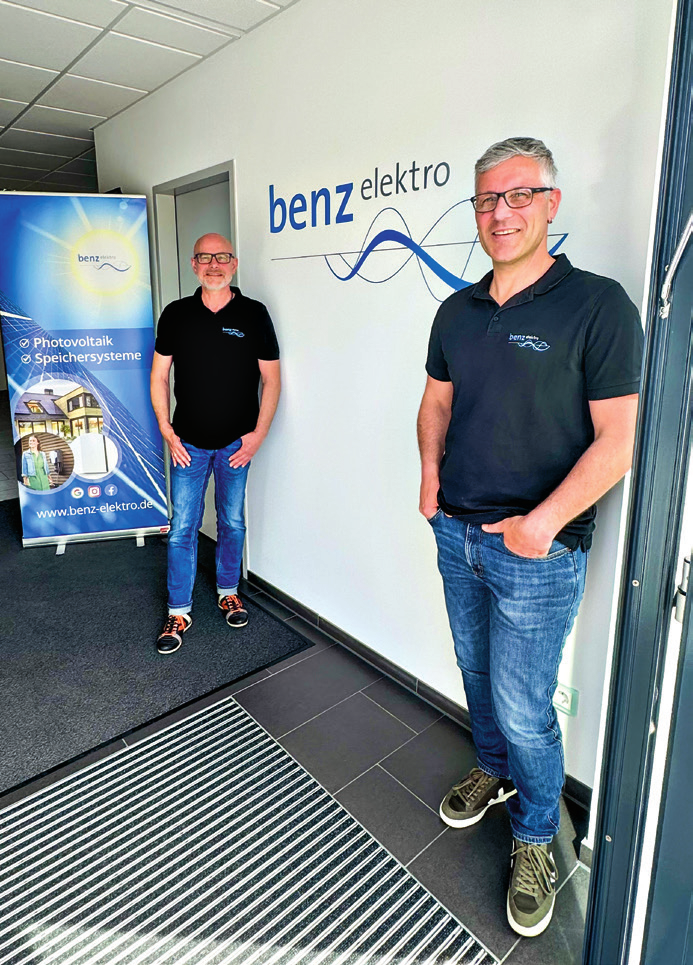 Für Ernst Benz und Roland Vetter (rechts im Bild) hat kundennaher und persönlicher Kontakt oberste Priorität. Fotos: S. Hartmann