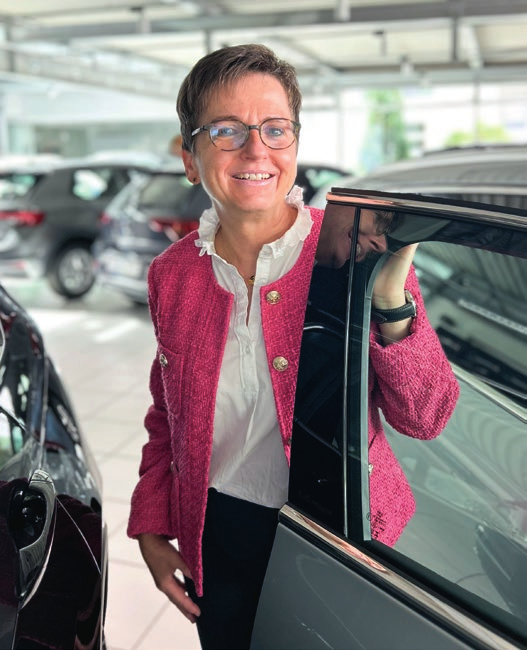 Petra Wieseler ist Geschäftsführerin im Autohaus Kreisser Ulm.FOTO: ULRIKE HOCHE
