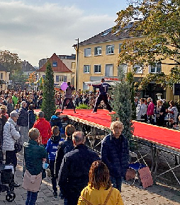 Das traditionelle Highlight: die Modenschau auf der Nepomukbrücke GVBK