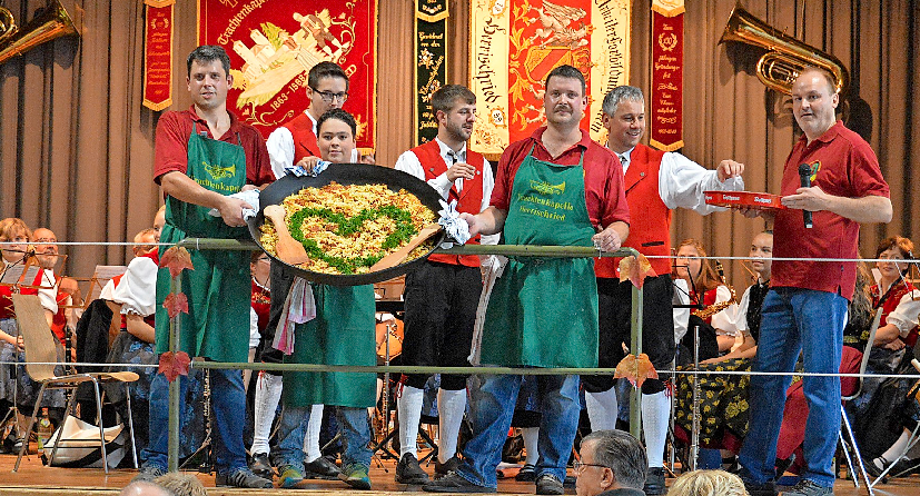 Die Kartoffelspezialität und Blasmusik stehen im Mittelpunkt des Brägelfestes. FOTO: SANDHYA HASSWANI