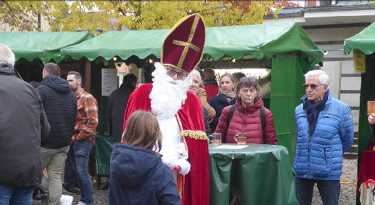 Der Nikolaus ist auch wieder dabei.   FOTO: HANS-JÜRGEN KUGLER