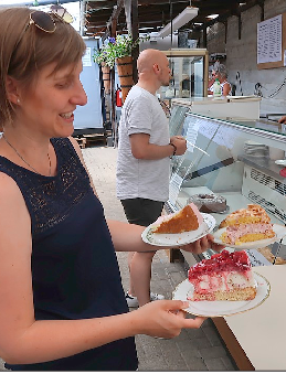 Auch Kuchen und anderes Süßes gibt es beim Fest.