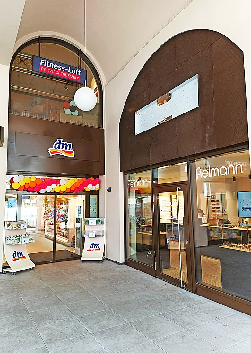 Mitten in Emmendingen ist wieder Leben unter die Torbögen gezogen.