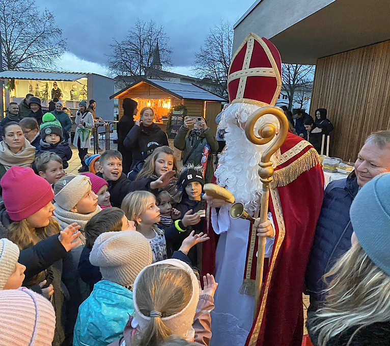 Auch der Nikolaus macht wieder Station.