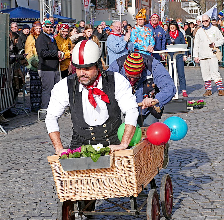 Immer eine Gaudi: das Scheeserennen. FOTO: BURGMAIER