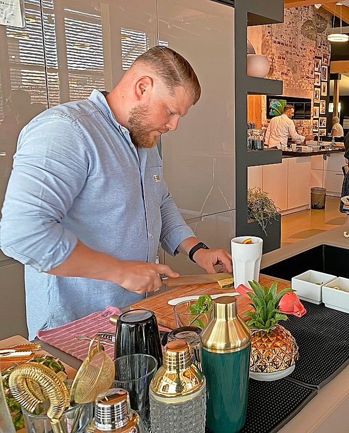 Während die Schülerinnen und Schüler der Gemeinschaftsschule Rust/Kappel-Grafenhausen für den guten Zweck laufen, lädt die Showküche andernorts zum Cocktailgenuss. Foto: BO