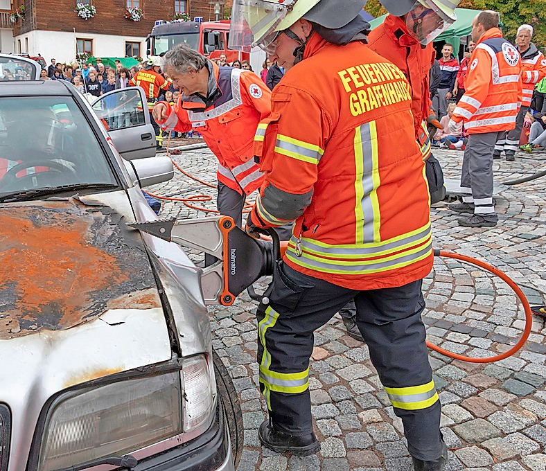 Zum Glück nur Schau: Die Feuerwehr Grafenhausen demonstriert am Feuerwehrhaus um 16 Uhr ihr Können.  CS