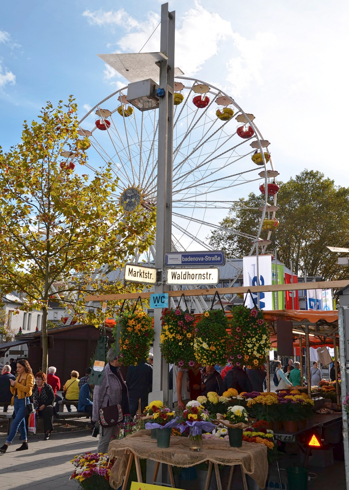 Das Riesenrad dreht auch wieder seine Runden. FOTO: KARIN KAISER