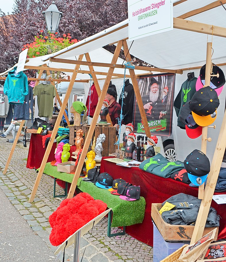 Überall Bollenhut - ob auf Figuren, Kissen oder Shirts