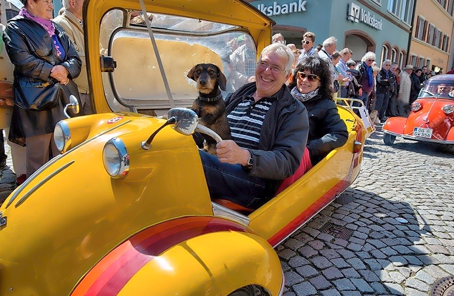 Am Oldtimersonntag sind Mensch und Tier am Start. FOTO: GEWERBEVEREIN STAUFEN