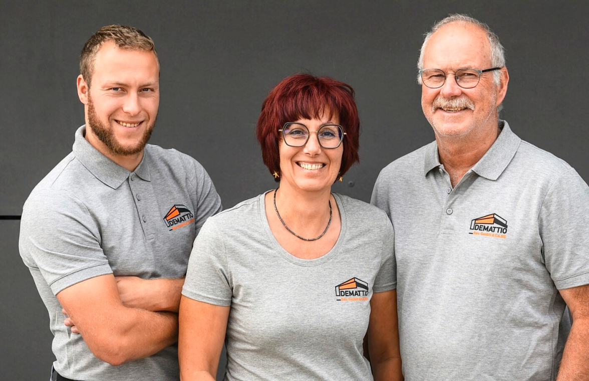 Ein erfolgreiches Team:an der Spitze des Traditionsbetriebes: Sion, Marcella und Volker Demattio (von links). FOTOS: DEMATTIO BAU