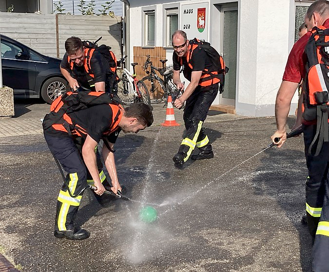 Übung mit Waldbrandrucksäcken