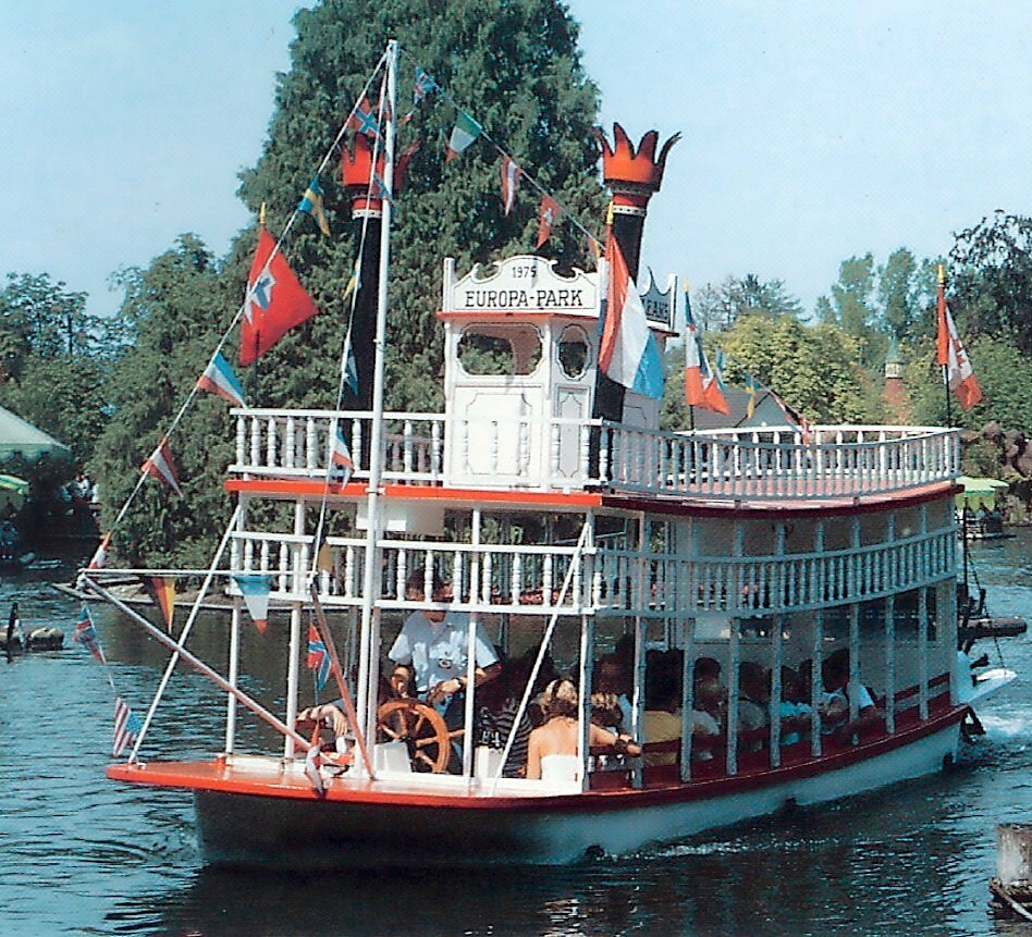 Der Mississippidampfer startete schon 1975 - mittlerweile schwimmt er als Donaudampfer auf dem See im Park.