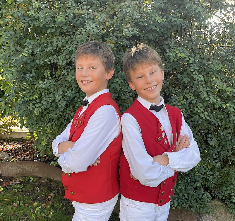 Blumenkinder 2025: Alexander (links) und Niklas Martin. FOTO: PRIVAT