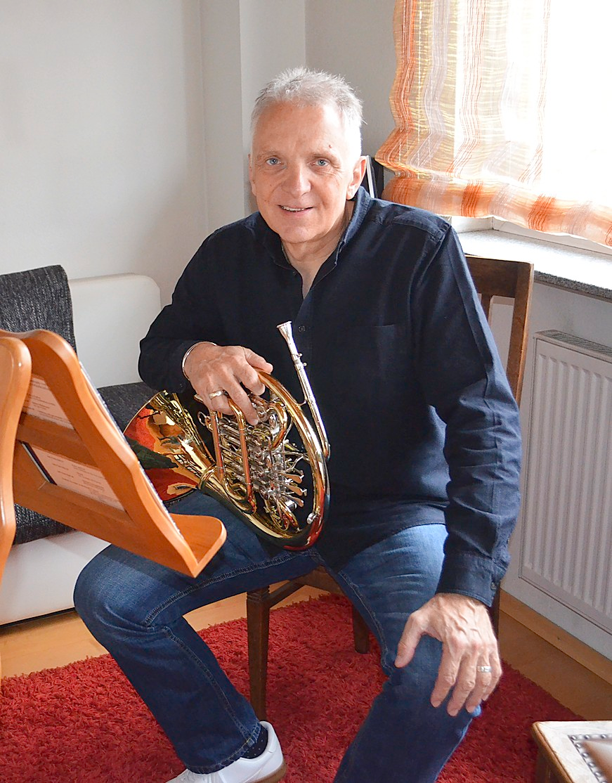 Stephan Rinklin dirigiert die Trachtenkapelle Biederbach seit 30 Jahren.FOTO: NIKOLAUS BAYER
