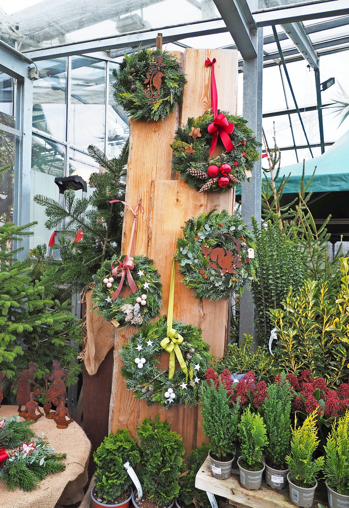 ... einer Fülle von Dekoideen und viel Kunsthandwerk auf. FOTOS: HERBERT FREY