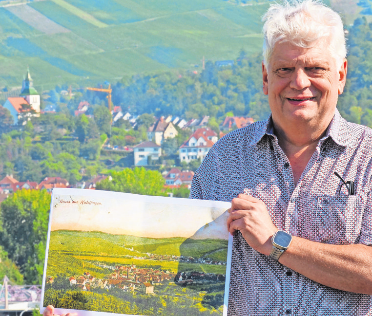 Bei den Touren auf den Turm der Kreuzkirche zeigt Michael s Wießmeyer auch alte Ansichten. Hier der Blick hinüber zur Petruskirche in Obertürkheim. Fotos: Brand