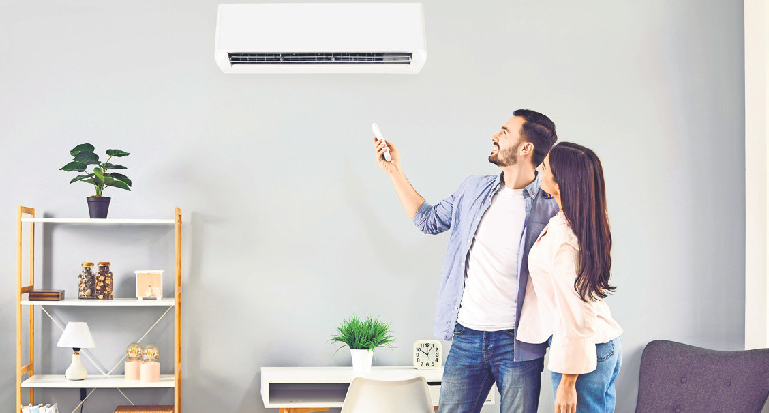 Das ganze Jahr &uuml;ber einsetzbar: Mit einer modernen Split-Klimaanlage l&auml;sst sich komfortabel heizen und k&uuml;hlen. Foto: stock.adobe.com