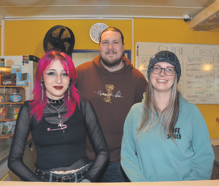 Die Bundesfreiwilligendienstleistende Arson Dargel, Jugendhausmitarbeiter Steven Schubert und Hausleiterin Magdalena Krems (von links) haben immer ein offenes Ohr.