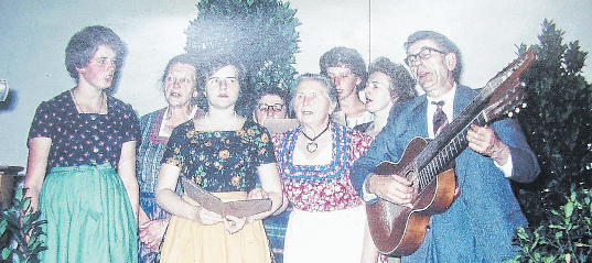 Der Heimatverein sucht in Zusammenarbeit mit der Forschungsstelle für fränkische Volksmusik Hinweise zu Arbeiten des Schreinermeisters Ernst Steinbauer, Geschichten und Fotos von ihm und den Windsbacher Volkssängern. Zugleich werden noch Noten und Fotos von der ehemaligen Windsbacher Stadtkapelle gesucht.