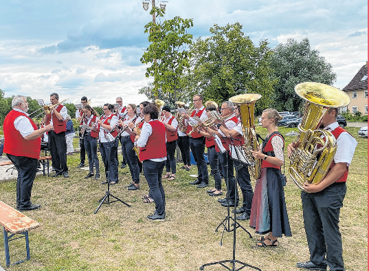 Sorgt in der Gemeinde und darüber hinaus bekanntermaßen für zünftige Rhythmen, die ins Blut gehen: die Musikkapelle Illenschwang. Fotos: Albert Schülein