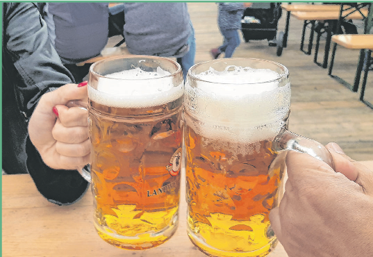 Ein Prosit auf das Kirchweihfest! Foto: Christian Treffer