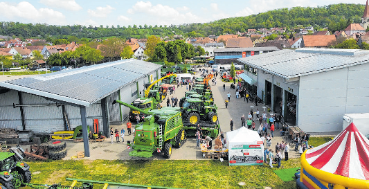 Neueste Landtechnik im Fokus. Foto: Fa. Chorbacher