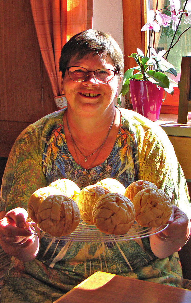 Die Spezialitäten der Wirts-Familie Schmidt sind hausgemachte Klöße und Kartoffelsalat von den eigenen Bio-Kartoffeln und zum Kaffee gibt es selbst gebackene Schneeballen. Foto: privat