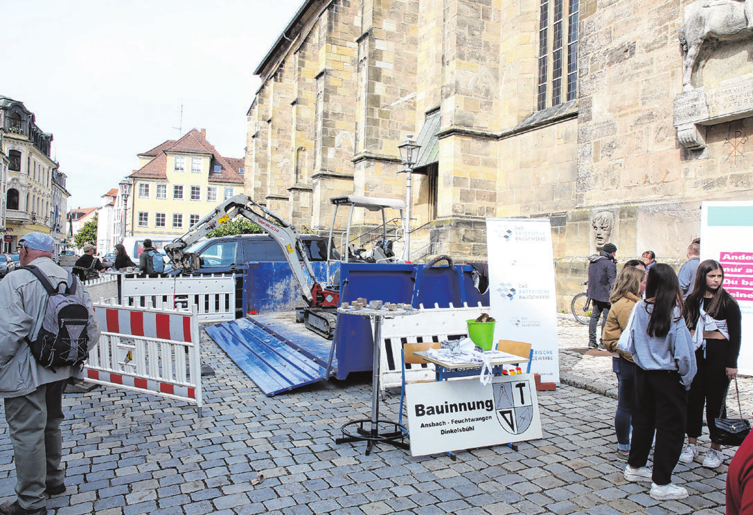 Viele Unternehmen geben einen kleinen Einblick in ihre Arbeit und den Berufsalltag.