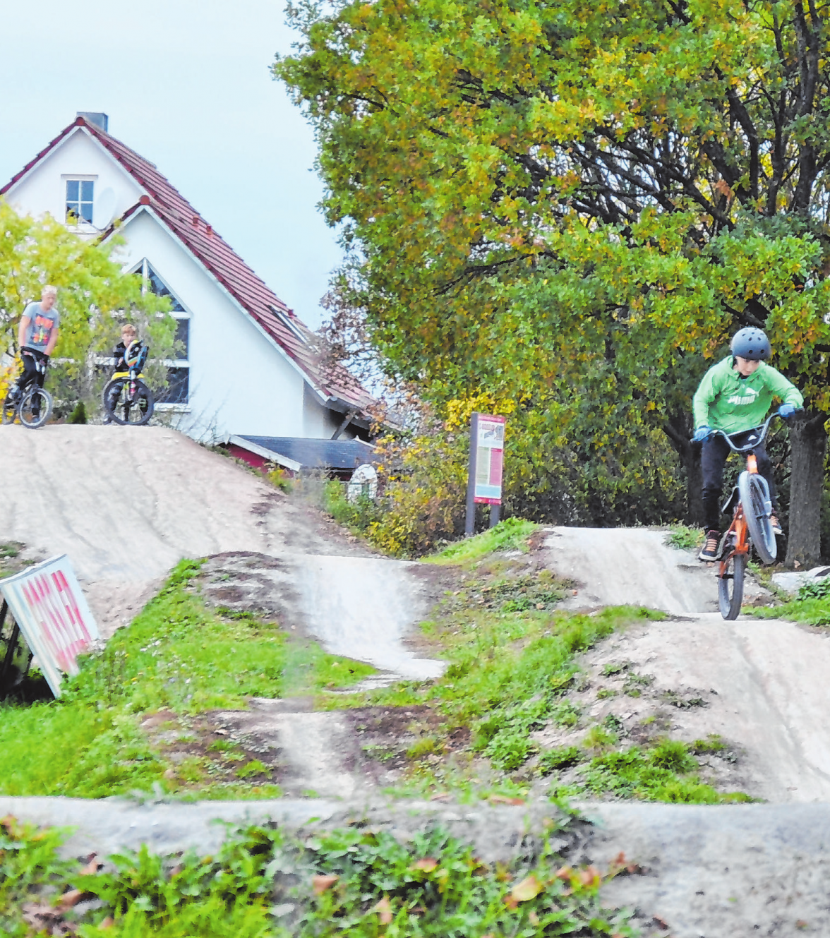 Zu den Highlights in Diespeck gehört zweifelsohne der Gossler Bikepark am Sport- und Gemeindezentrum. Seit 2015 können sich hier kleine sowie große Radsportler austoben und ihre Fähigkeiten auf dem Zweirad unter Beweis stellen. Zudem finden hier in regelmäßigen Abständen unterschiedlichste Veranstaltungen statt.