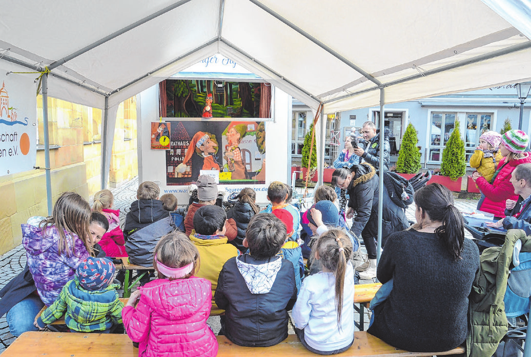 Das Figurentheater wird bei drei Vorstellungen um 13 Uhr, 14 Uhr und 15 Uhr „Kurzgeschichten von Kasperl und Seppel“ am Marktplatz präsentieren.