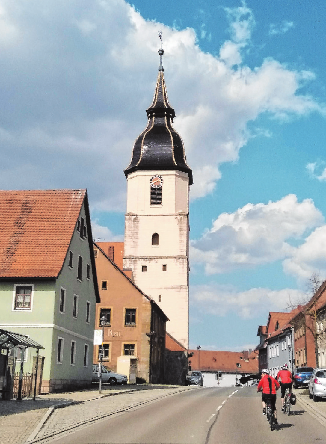Im Herzen von Lehrberg: die schmucke Pfarrkirche Sankt Margaretha. Foto: Christian Treffer