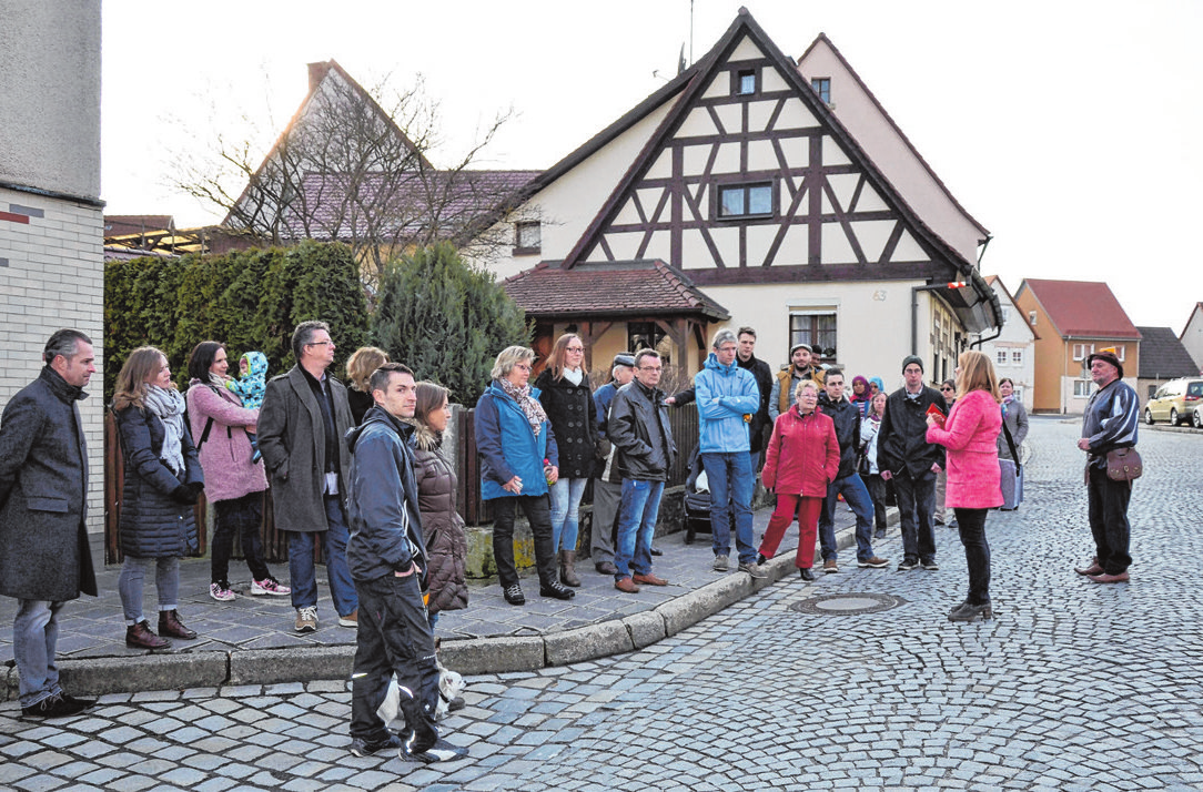 Neubürger werden in Markt Erlbach zu einer speziellen Stadtführung mit Bürgermeisterin Dr. Birgit Kreẞ eingeladen.