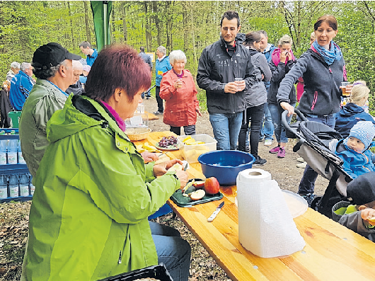Für die Versorgungsstände ist der Rhönklub zuständig, ebenso für die Auswahl der Wanderwege und deren Vorbereitung.